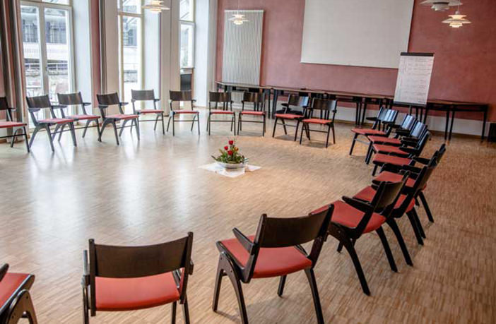 Stuhlkreis Roter Salon